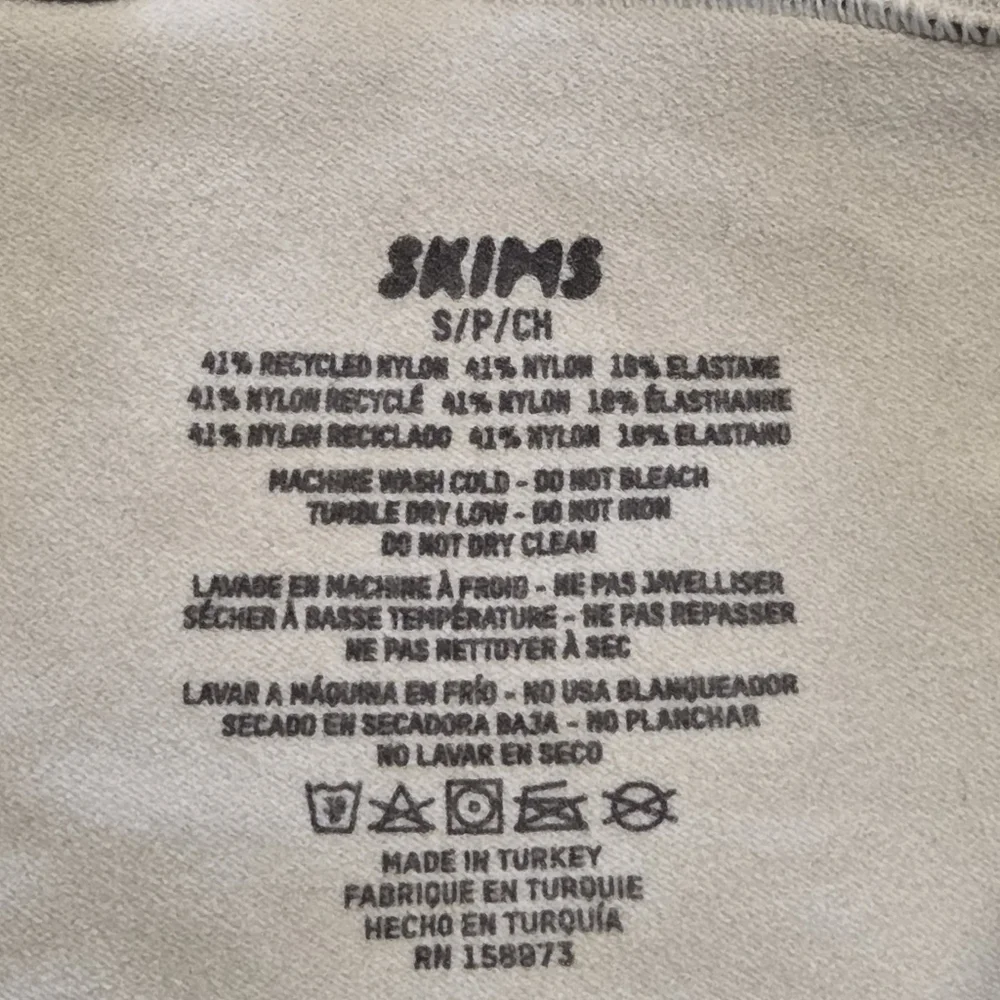 Skims Seamless Sculpting Body Shapewear Shaper Shorts Clay Tan Small NWOT